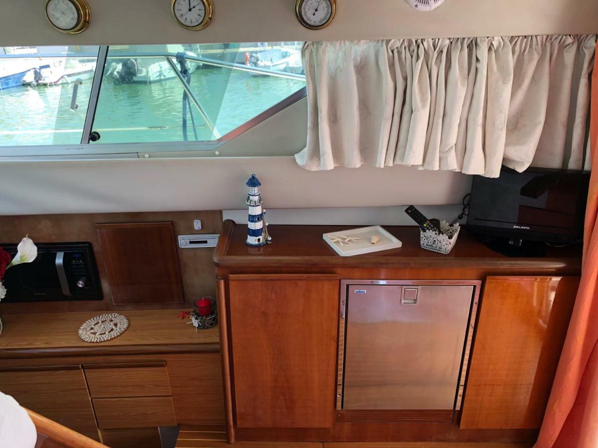 Yacht Suite มารีนาดีกรอซเซโต ภายนอก รูปภาพ