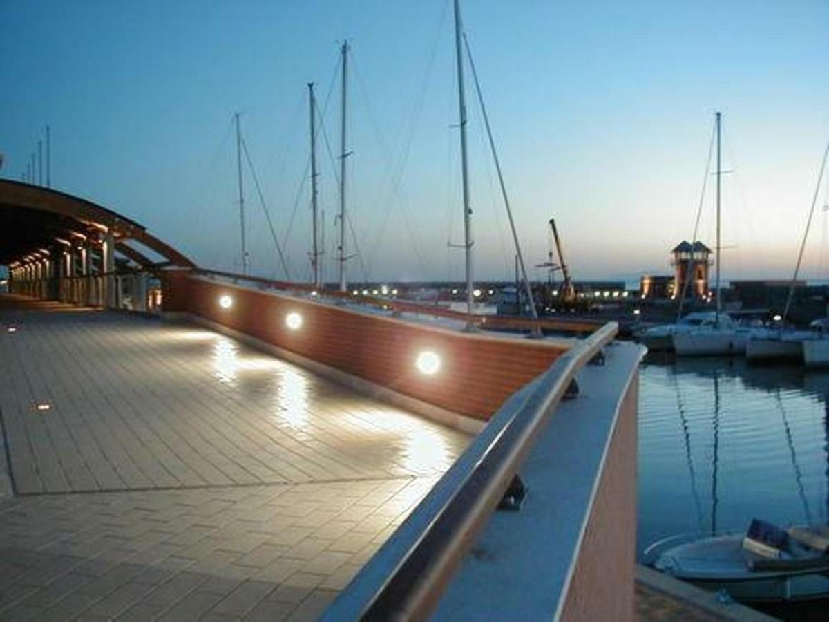 Yacht Suite มารีนาดีกรอซเซโต ภายนอก รูปภาพ