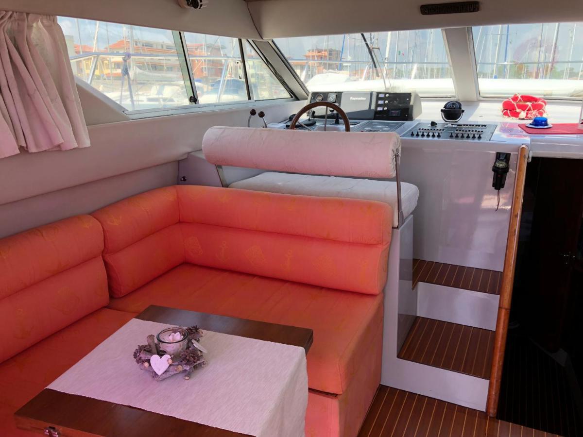 Yacht Suite มารีนาดีกรอซเซโต ภายนอก รูปภาพ